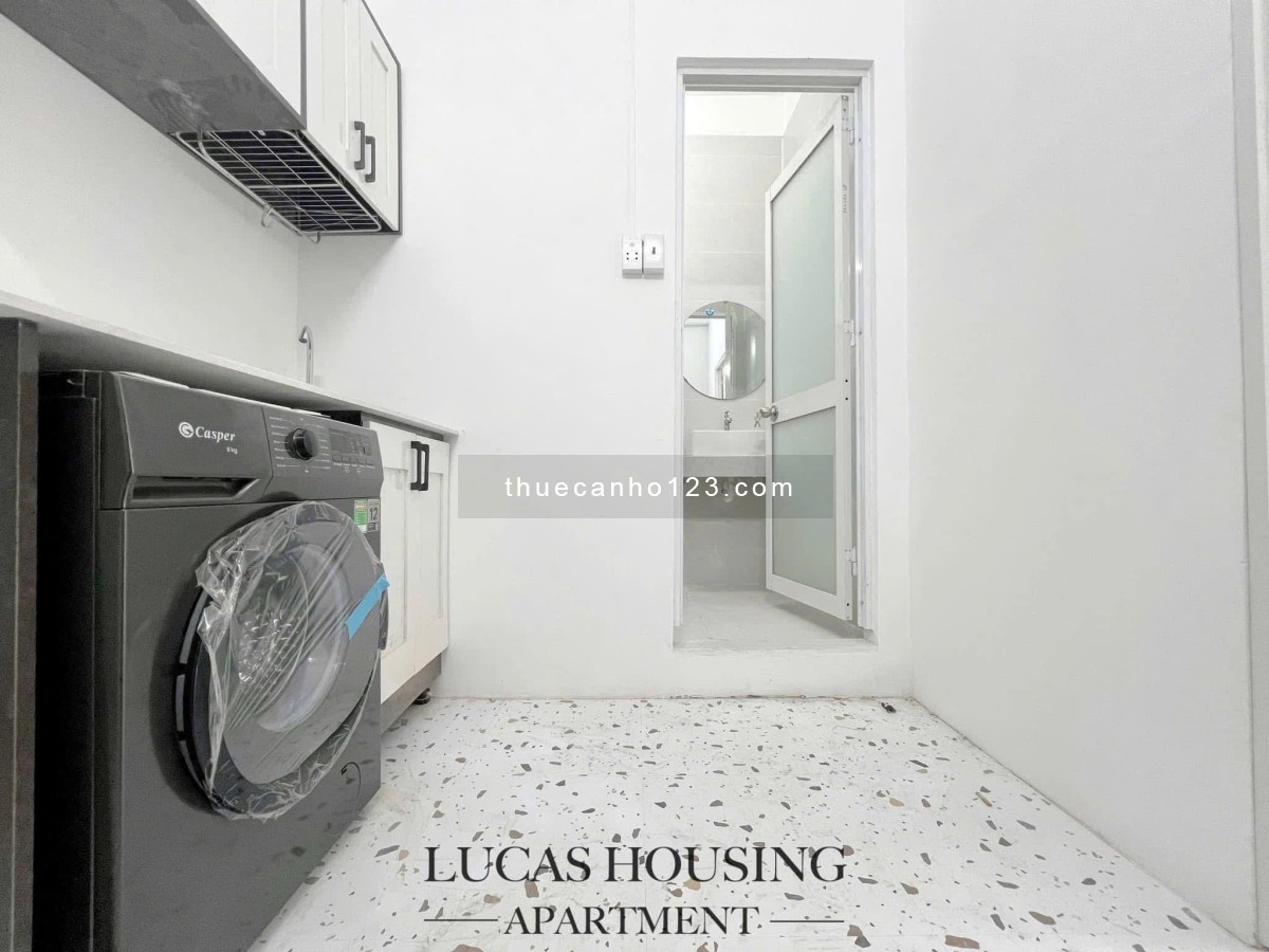 Studio 1Pn ban công tách bếp, full nội thất sofa, máy giặt riêng, không gian thoáng, gần Landmark,Q1