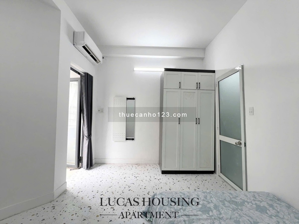 Studio 1Pn ban công tách bếp, full nội thất sofa, máy giặt riêng, không gian thoáng, gần Landmark,Q1