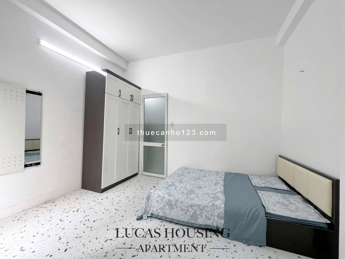 Studio 1Pn ban công tách bếp, full nội thất sofa, máy giặt riêng, không gian thoáng, gần Landmark,Q1