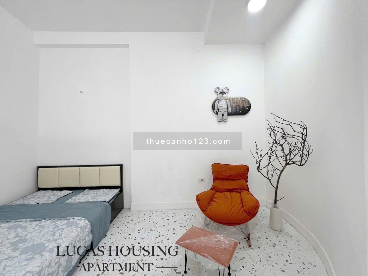 Studio 1Pn ban công tách bếp, full nội thất sofa, máy giặt riêng, không gian thoáng, gần Landmark,Q1