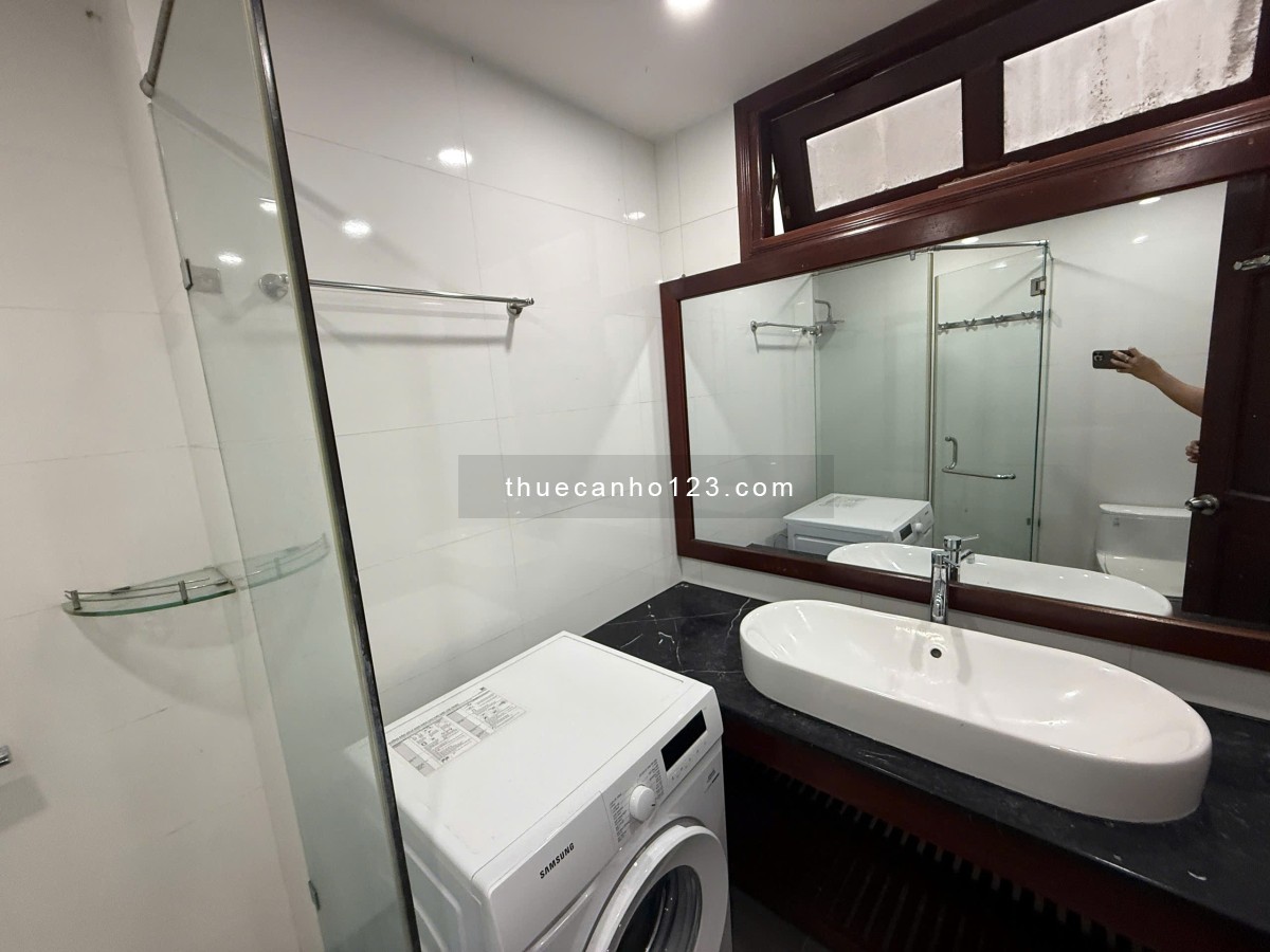 Căn studio full nội thất, máy giặt riêng ngay trung tâm quận 1.