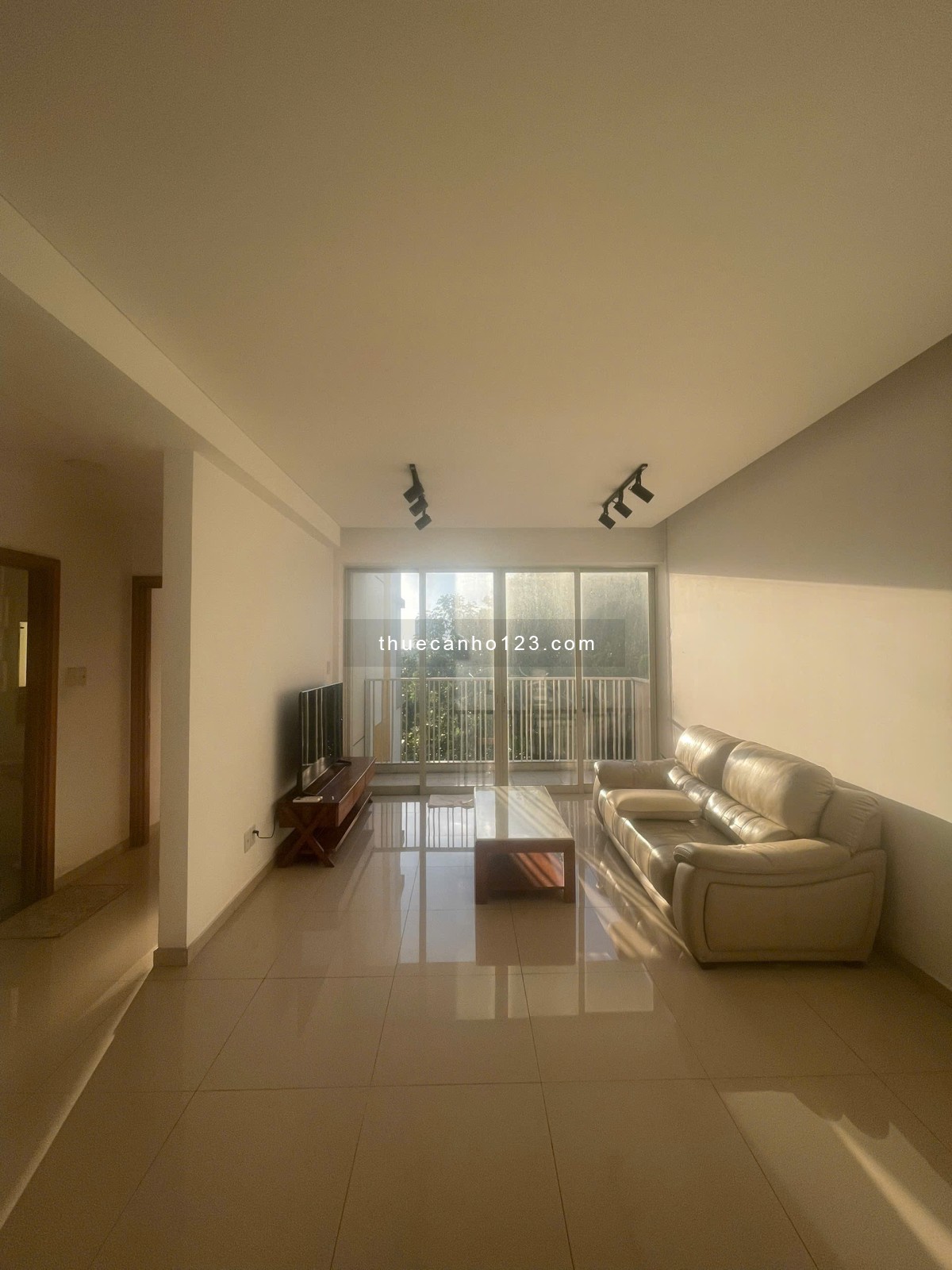 Canary Heights full nội thất, 2PN 2WC, 94m2, Giá chỉ 10tr/tháng bao phí