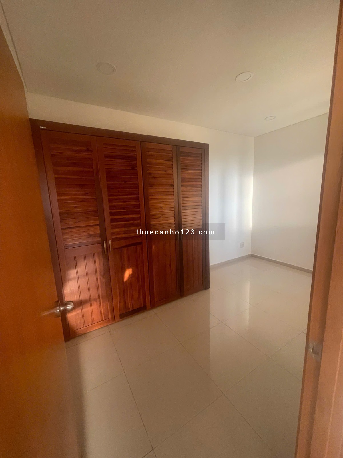 Canary Heights full nội thất, 2PN 2WC, 94m2, Giá chỉ 10tr/tháng bao phí