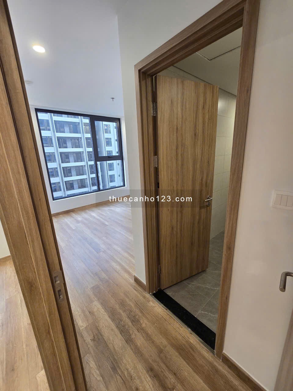 Cho thuê căn 2pn, nội thất cơ bản tại Chung cư The Wisteria, Hoài Đức, Giá 10 triệu/tháng