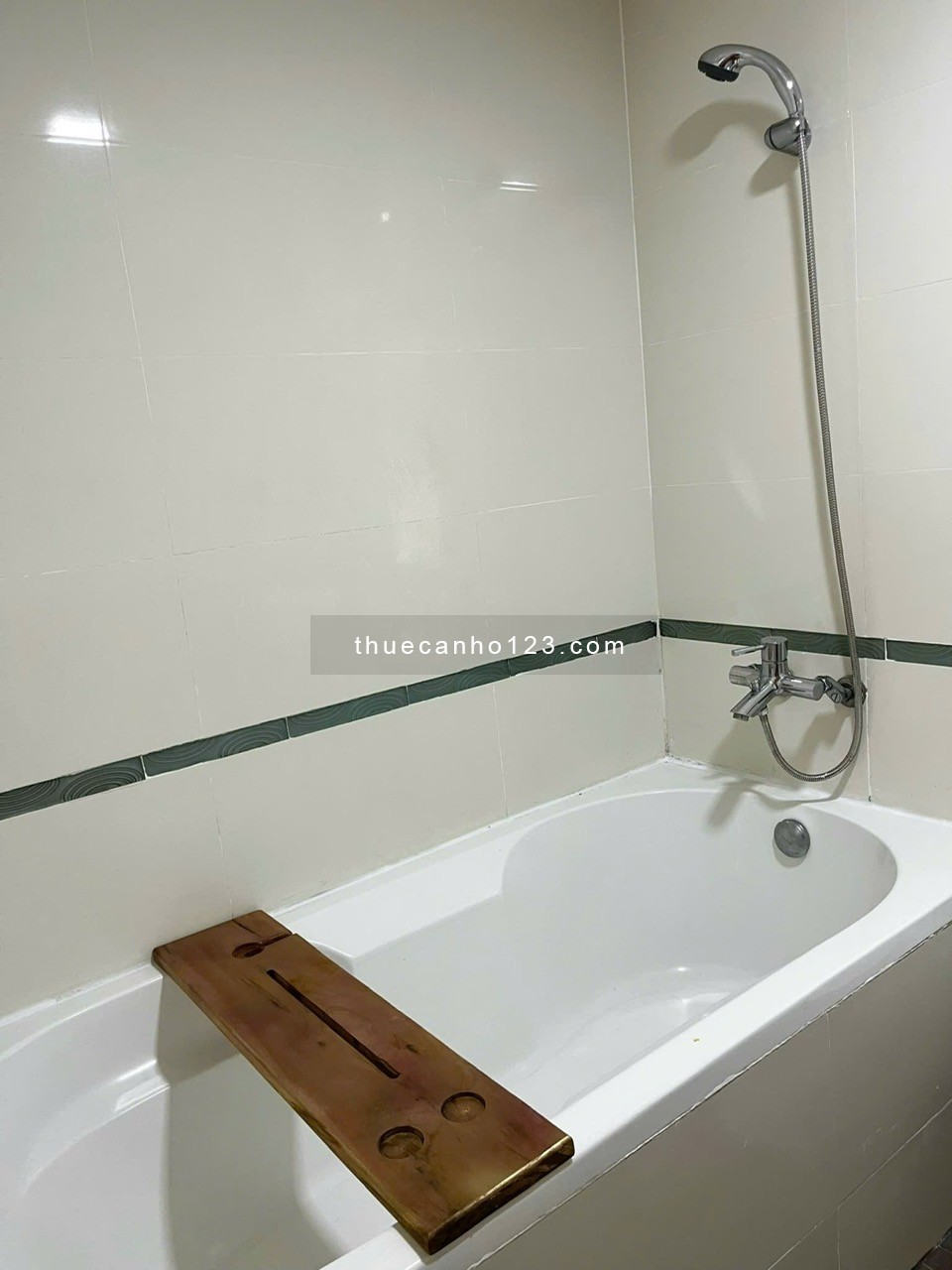 Canary Heights full nội thất, 2PN 2WC, 94m2, Giá chỉ 10tr/tháng bao phí