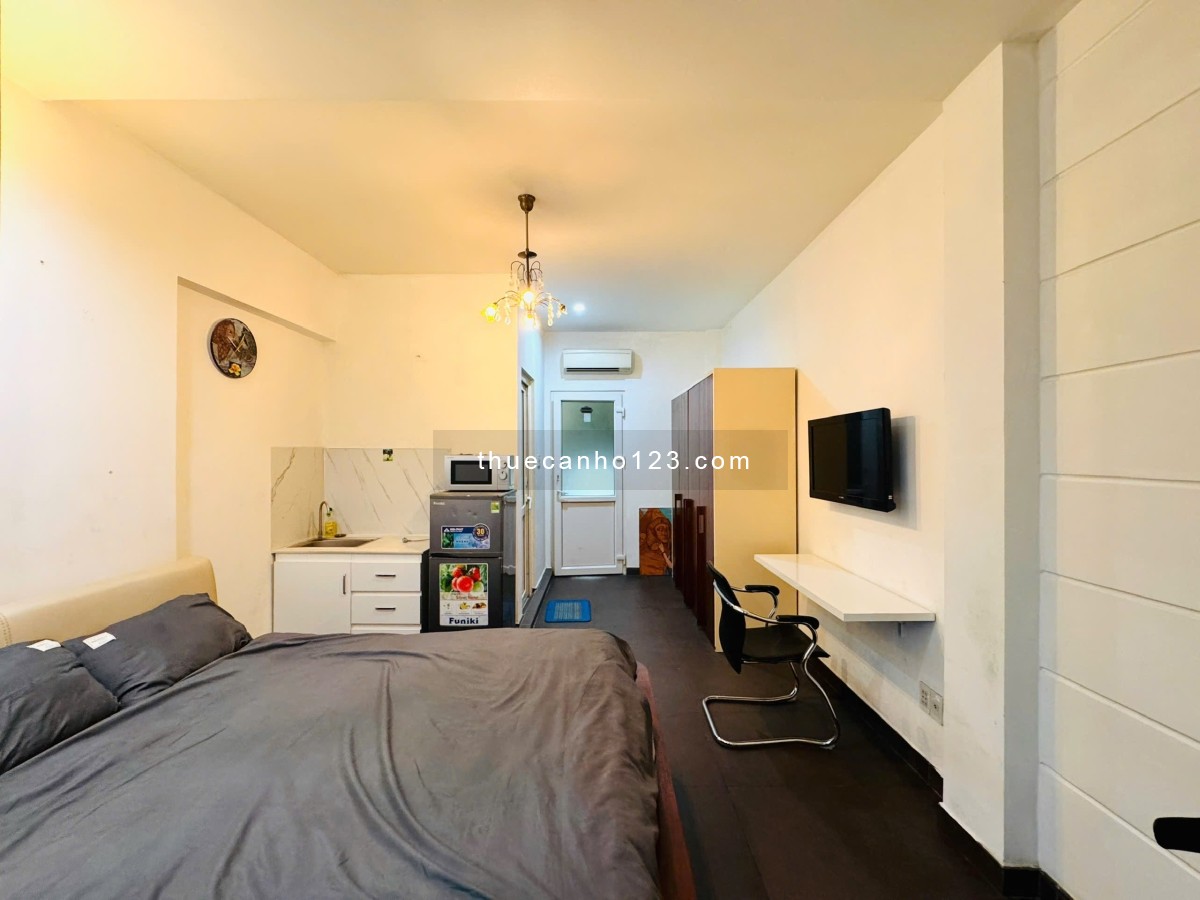 Căn hộ ngay ngã tư Hàng Xanh full nội thất, cửa sổ và ban công thoáng mát ở Bình Thạnh giáp Q3, 1