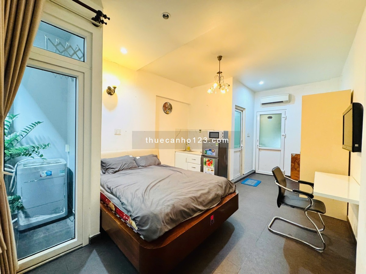 Căn hộ ngay ngã tư Hàng Xanh full nội thất, cửa sổ và ban công thoáng mát ở Bình Thạnh giáp Q3, 1