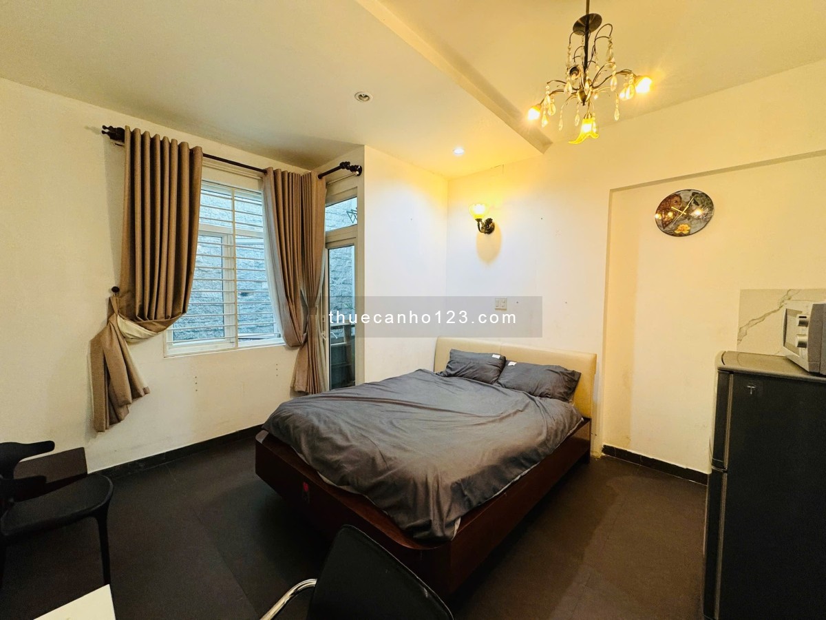 Căn hộ ngay ngã tư Hàng Xanh full nội thất, cửa sổ và ban công thoáng mát ở Bình Thạnh giáp Q3, 1