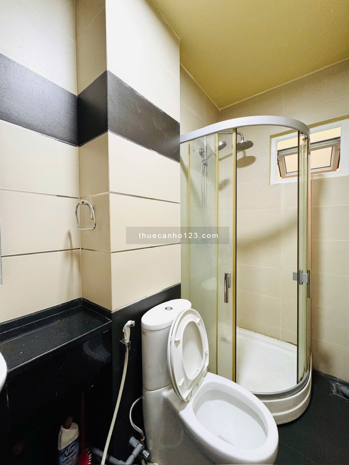 Căn hộ ngay ngã tư Hàng Xanh full nội thất, cửa sổ và ban công thoáng mát ở Bình Thạnh giáp Q3, 1