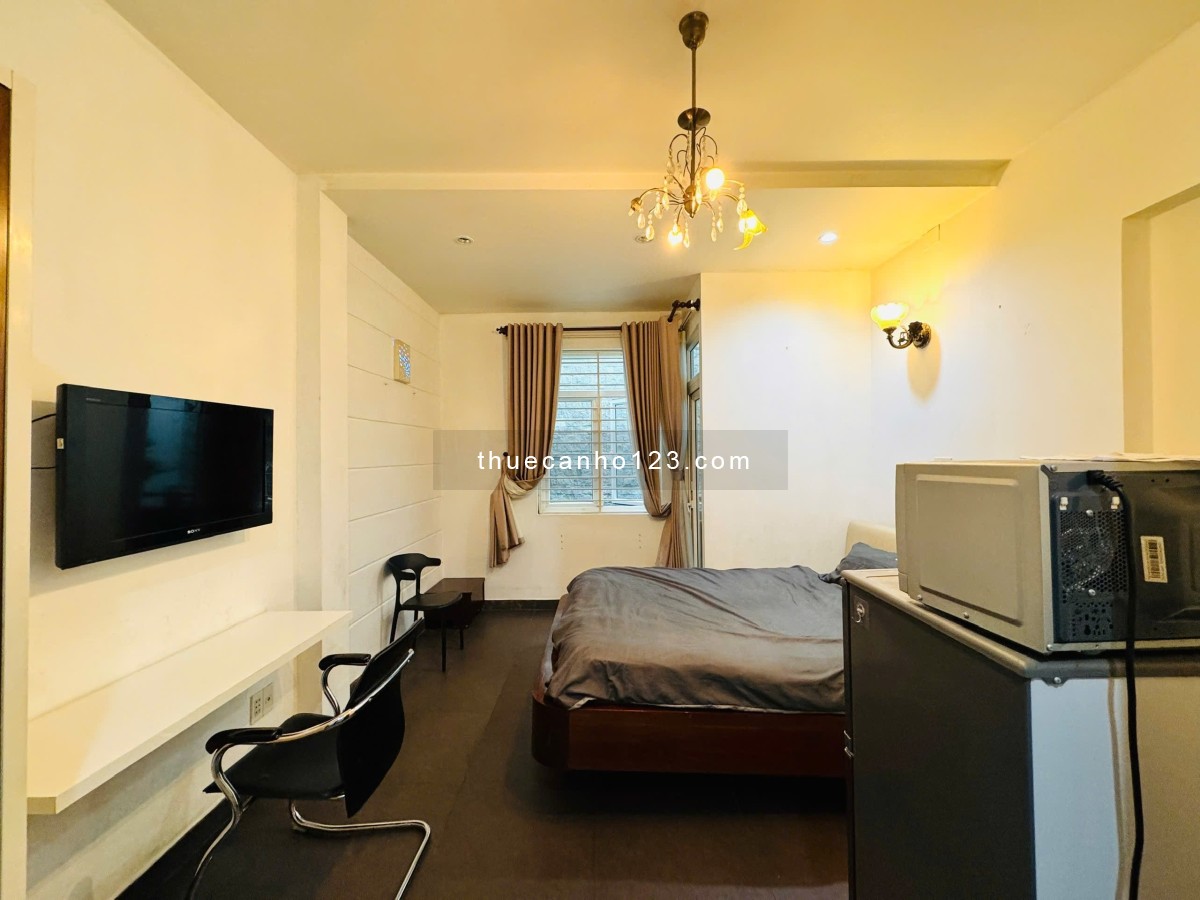 Căn hộ ngay ngã tư Hàng Xanh full nội thất, cửa sổ và ban công thoáng mát ở Bình Thạnh giáp Q3, 1