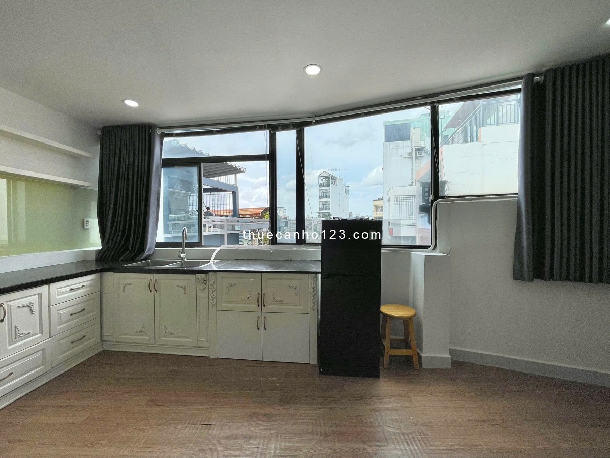 Căn hộ full nội thất, cửa sổ lớn, có máy giặt riêng ở Phan Đình Phùng, Phú Nhuận giáp Quận 1, Quận 3