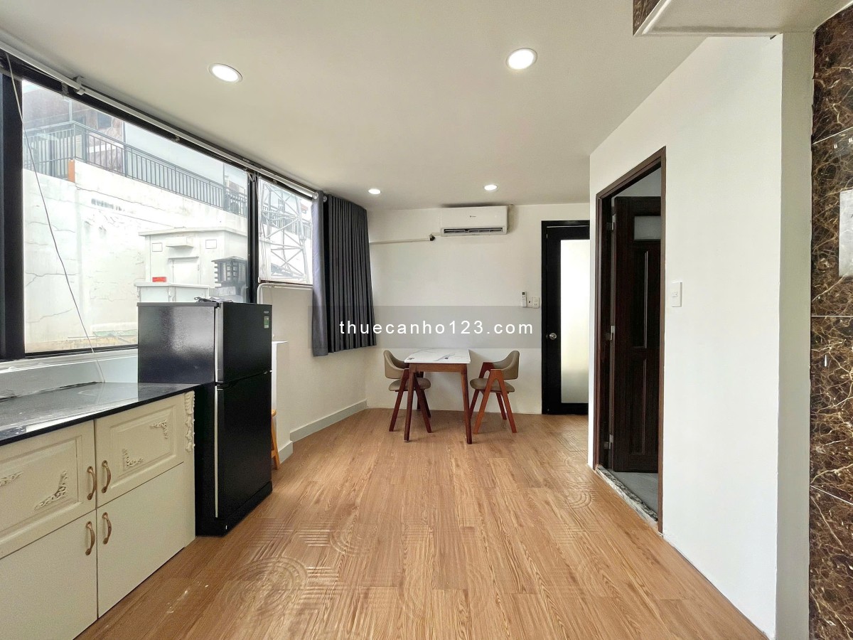 Căn hộ full nội thất, cửa sổ lớn, có máy giặt riêng ở Phan Đình Phùng, Phú Nhuận giáp Quận 1, Quận 3