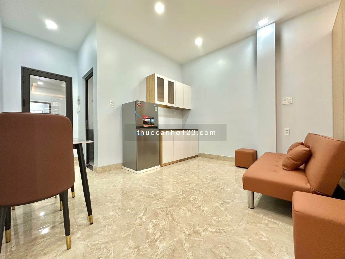 Căn hộ ngay ngã tư Hàng Xanh full nội thất, cửa sổ và ban công lớn ở Bình Thạnh giáp Quận 3, Quận 1