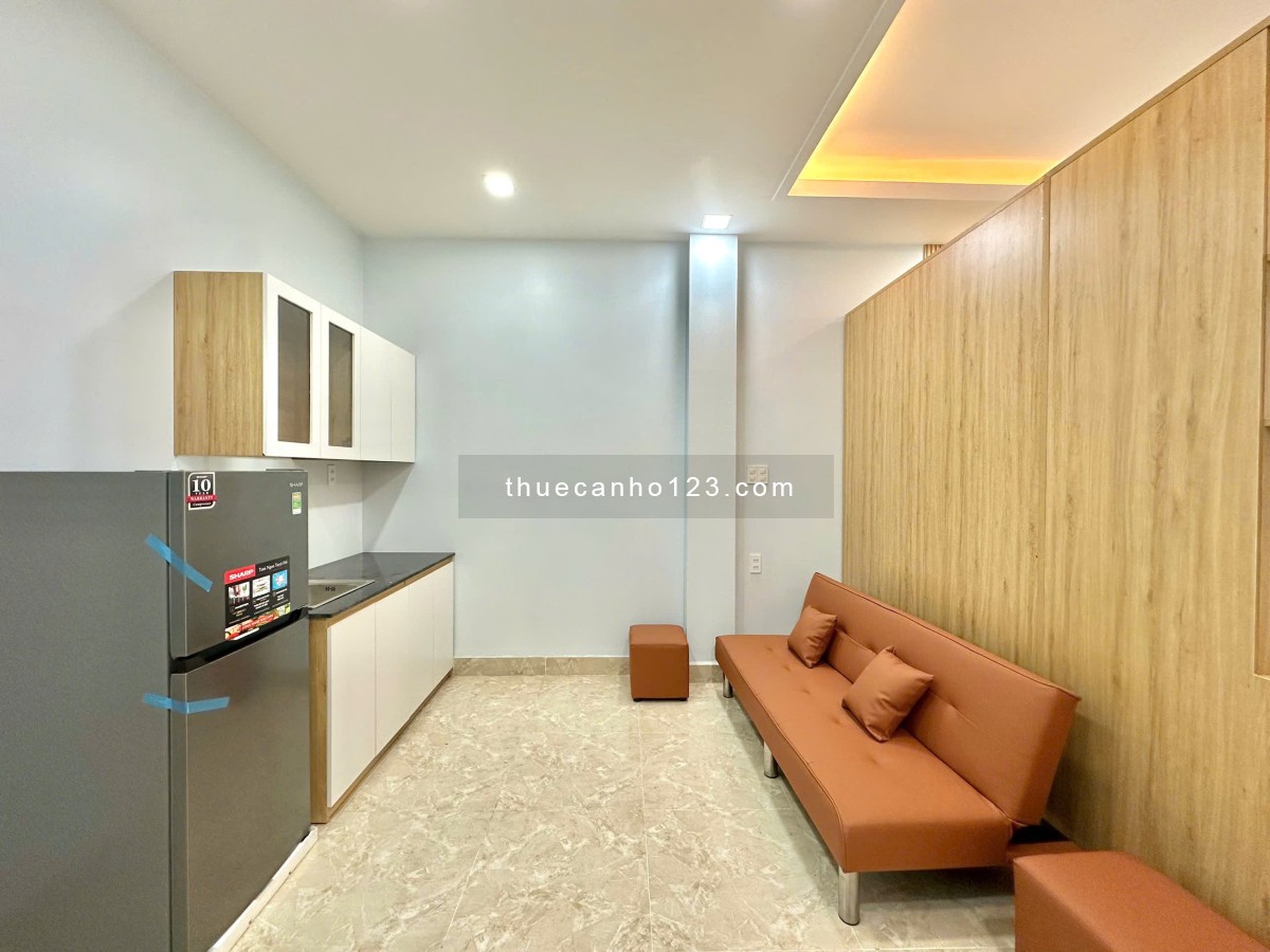 Căn hộ ngay ngã tư Hàng Xanh full nội thất, cửa sổ và ban công lớn ở Bình Thạnh giáp Quận 3, Quận 1