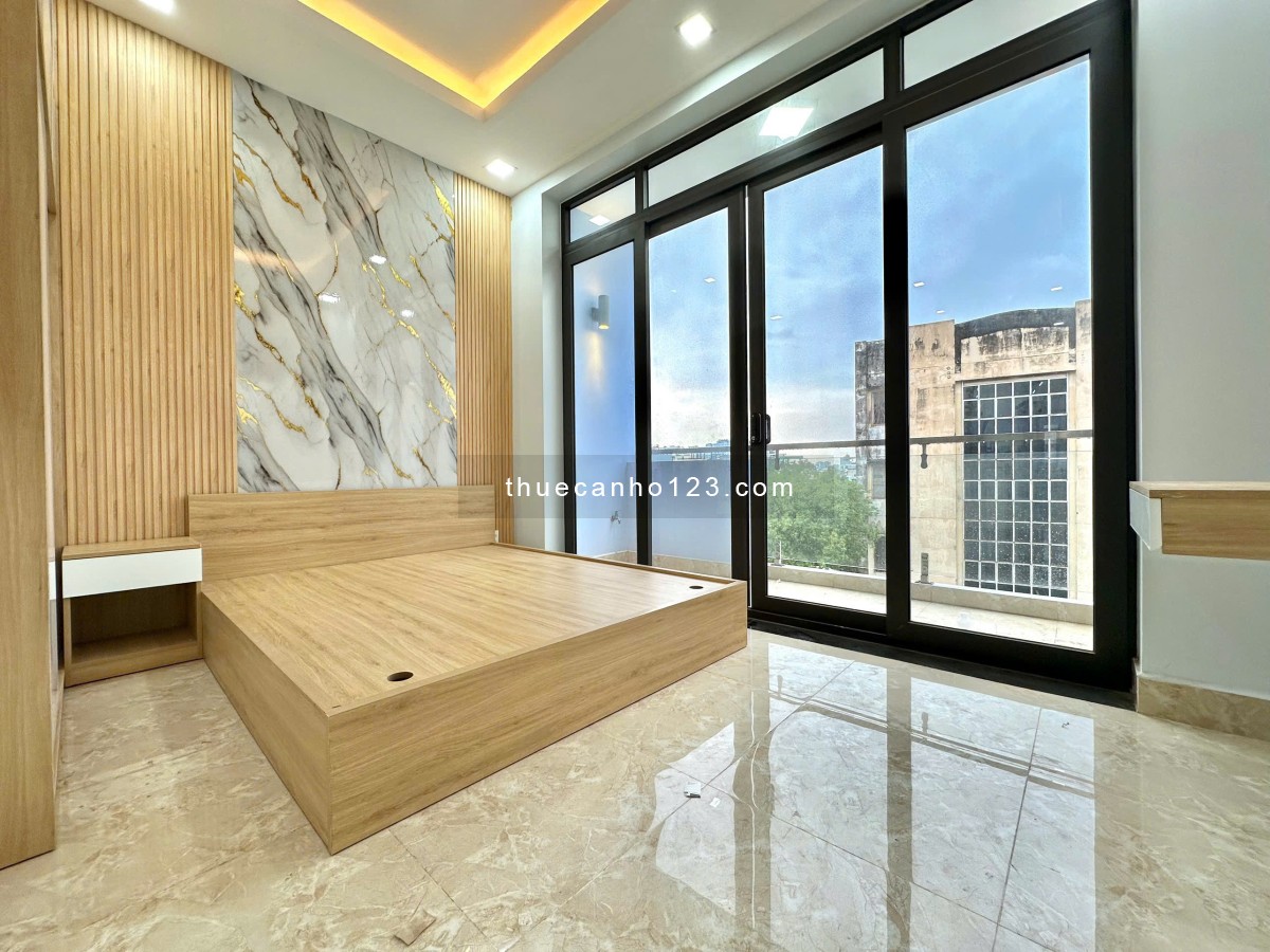 Căn hộ ngay ngã tư Hàng Xanh full nội thất, cửa sổ và ban công lớn ở Bình Thạnh giáp Quận 3, Quận 1