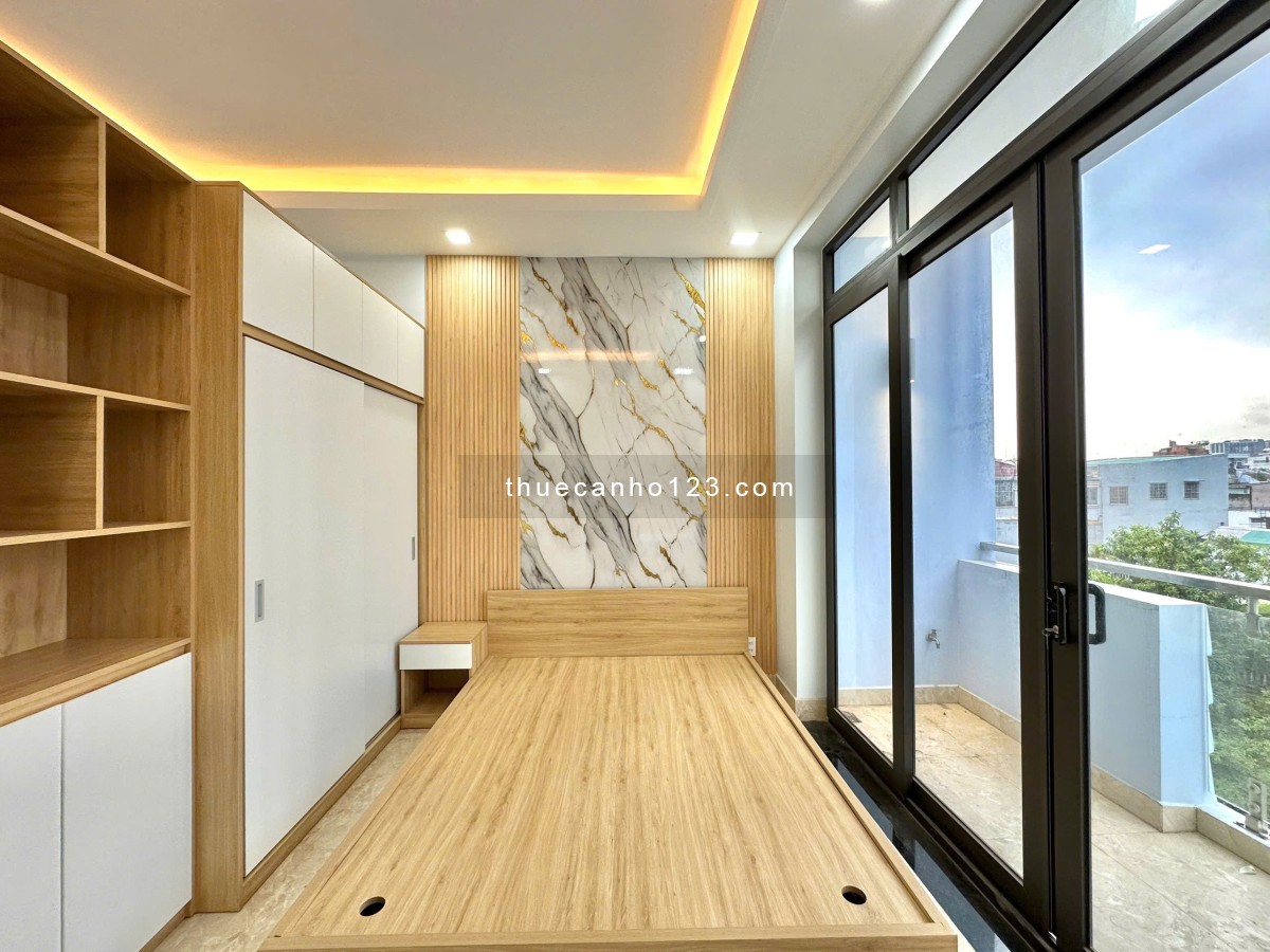 Căn hộ ngay ngã tư Hàng Xanh full nội thất, cửa sổ và ban công lớn ở Bình Thạnh giáp Quận 3, Quận 1