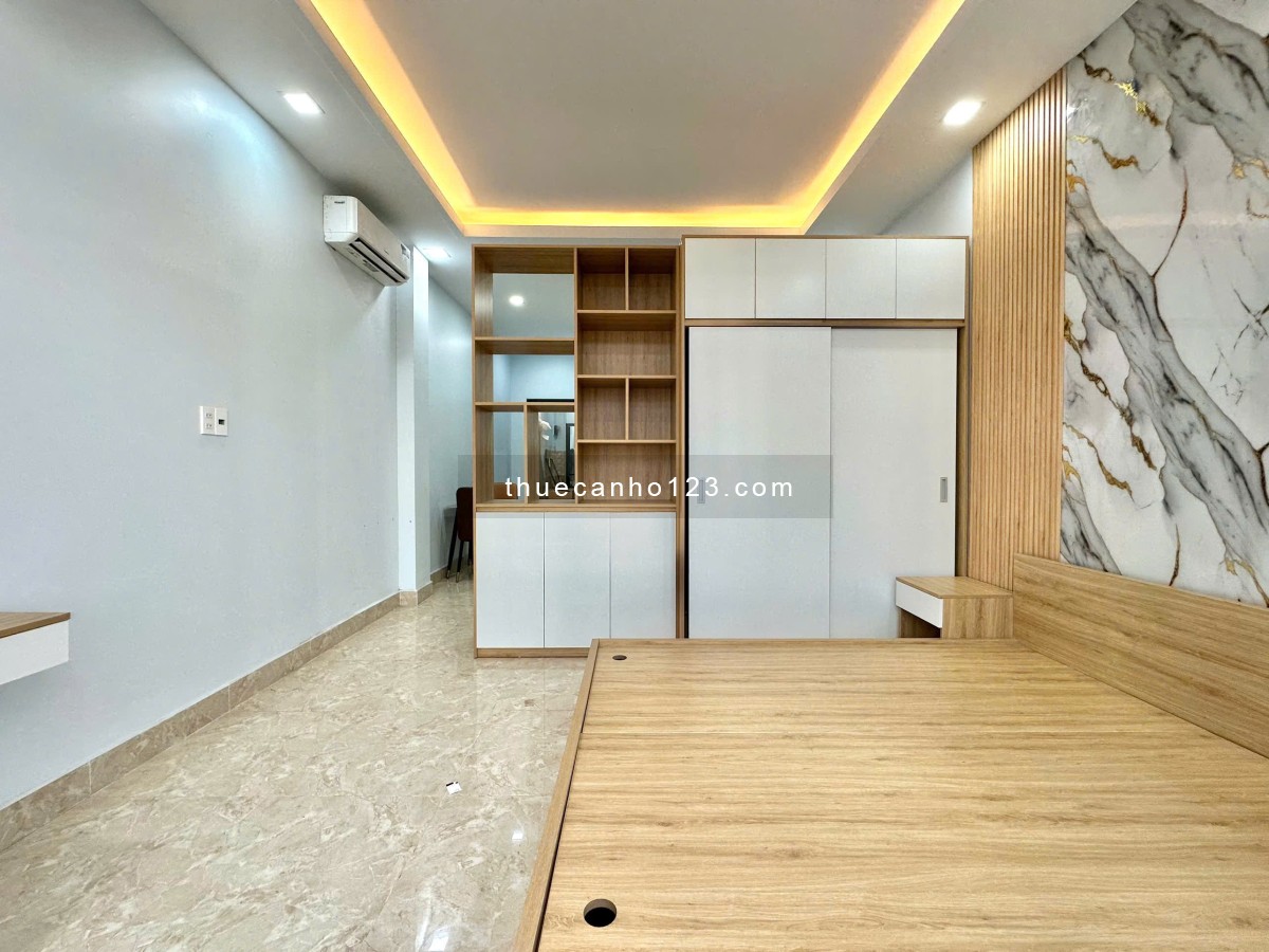 Căn hộ ngay ngã tư Hàng Xanh full nội thất, cửa sổ và ban công lớn ở Bình Thạnh giáp Quận 3, Quận 1