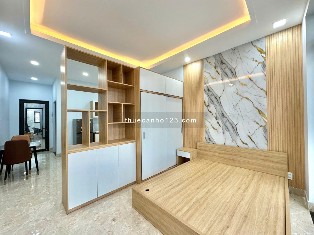 Căn hộ ngay ngã tư Hàng Xanh full nội thất, cửa sổ và ban công lớn ở Bình Thạnh giáp Quận 3, Quận 1