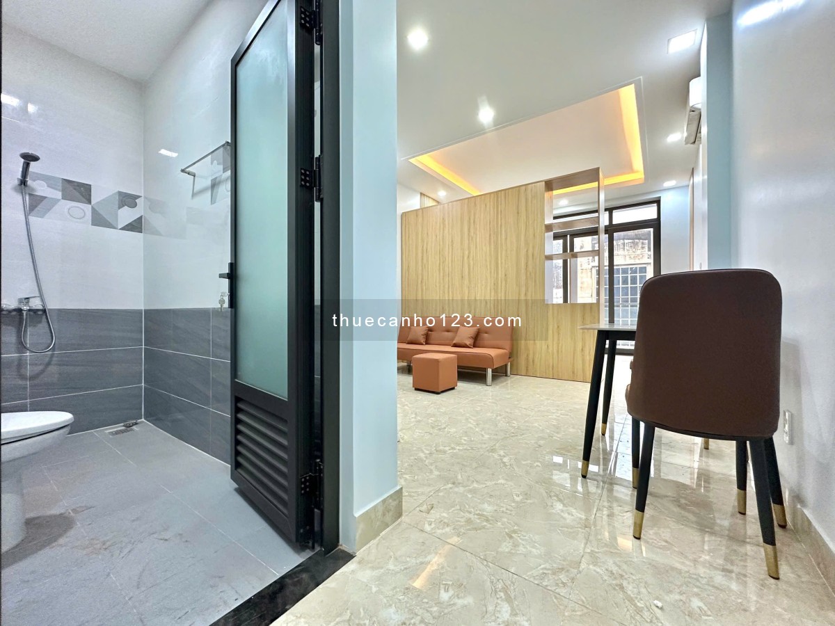 Căn hộ ngay ngã tư Hàng Xanh full nội thất, cửa sổ và ban công lớn ở Bình Thạnh giáp Quận 3, Quận 1