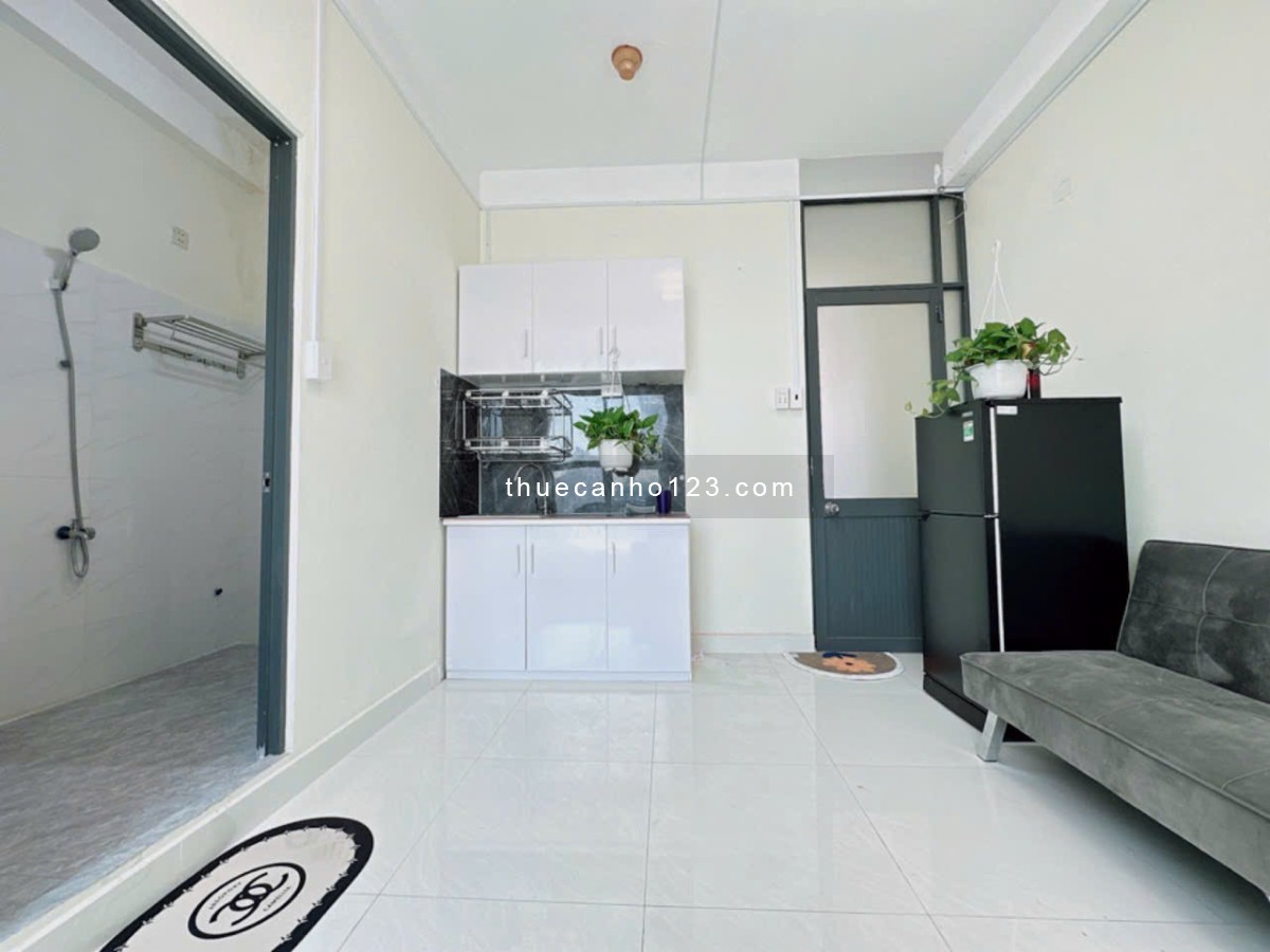 Căn hộ thoáng mát cùng cửa sổ đón nắng cực đẹp gần hàng xanh, đại học Giao Thông Vận Tải, Hutech.