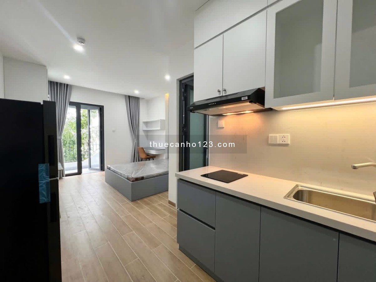 Studio ban công, full nội thất, trung tâm quận 7