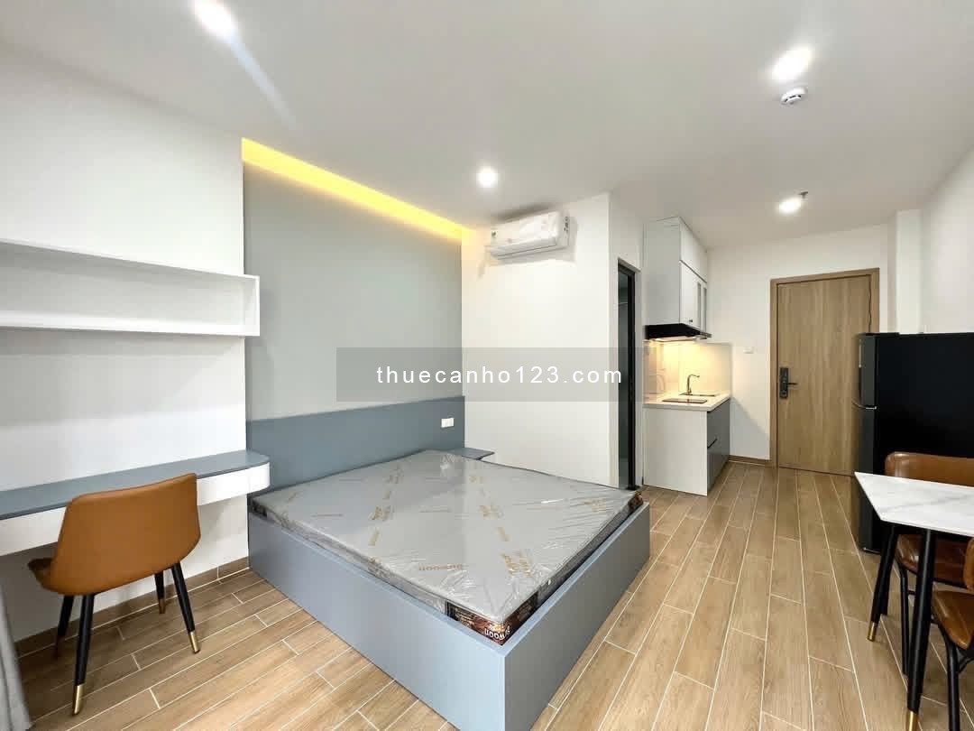 Studio ban công, full nội thất, trung tâm quận 7