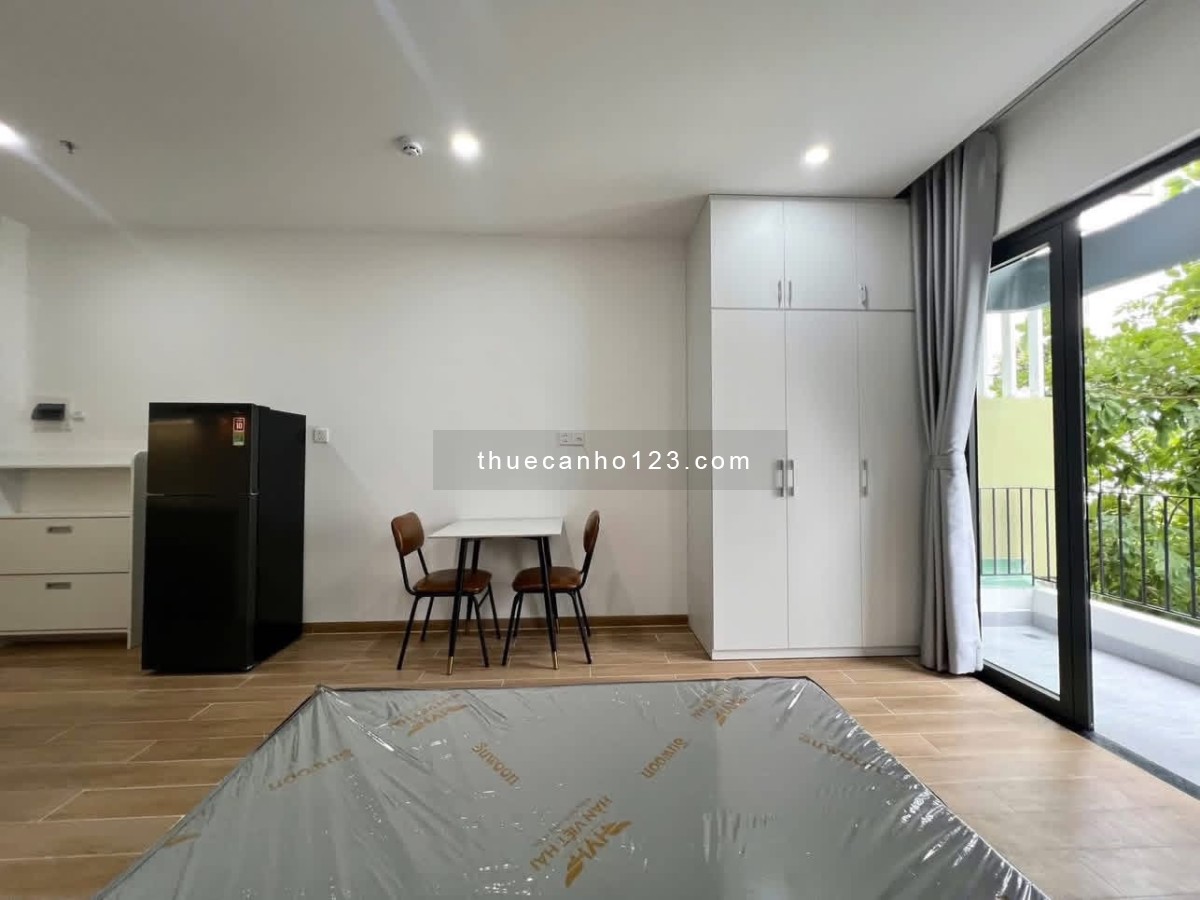 Studio ban công, full nội thất, trung tâm quận 7