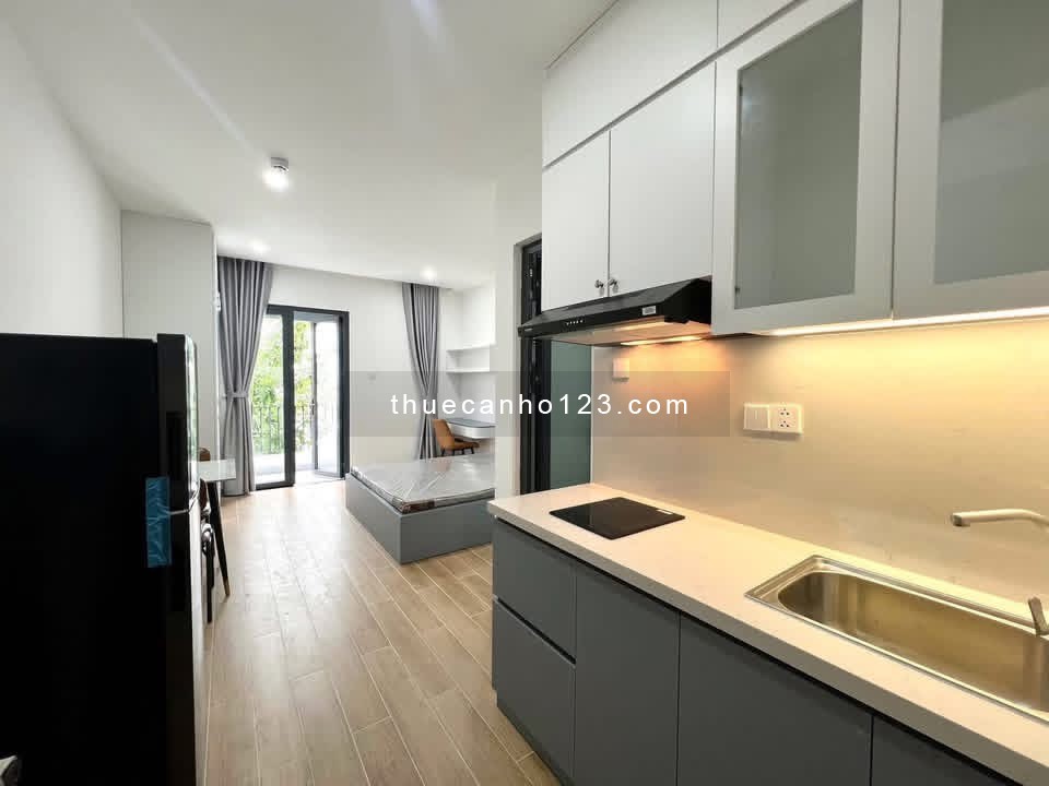 Studio ban công, full nội thất, trung tâm quận 7