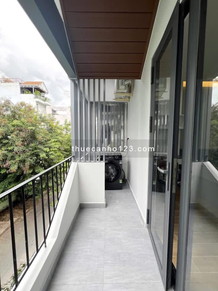 Studio ban công, full nội thất, trung tâm quận 7