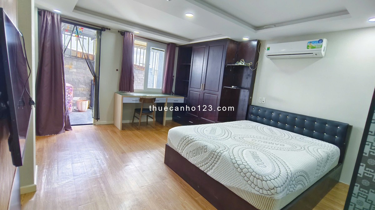 Căn hộ 1 phòng ngủ, gần Phan Đăng Lưu, cực đẹp, sang trọng, tràn ngập ánh sáng
