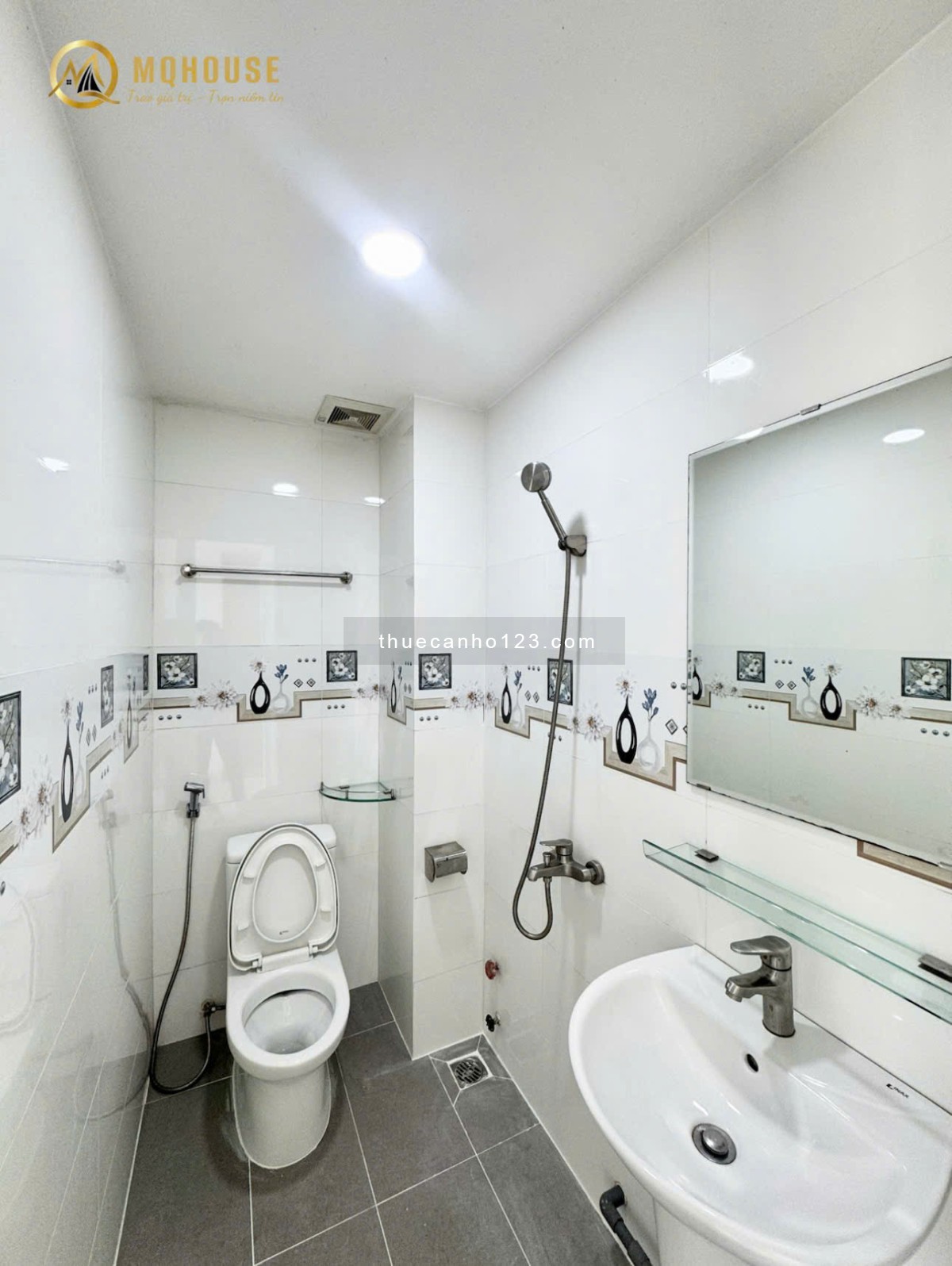 Cho thuê căn hộ studio, ban công - Máy giặt, sấy, gần Phan Đăng Lưu