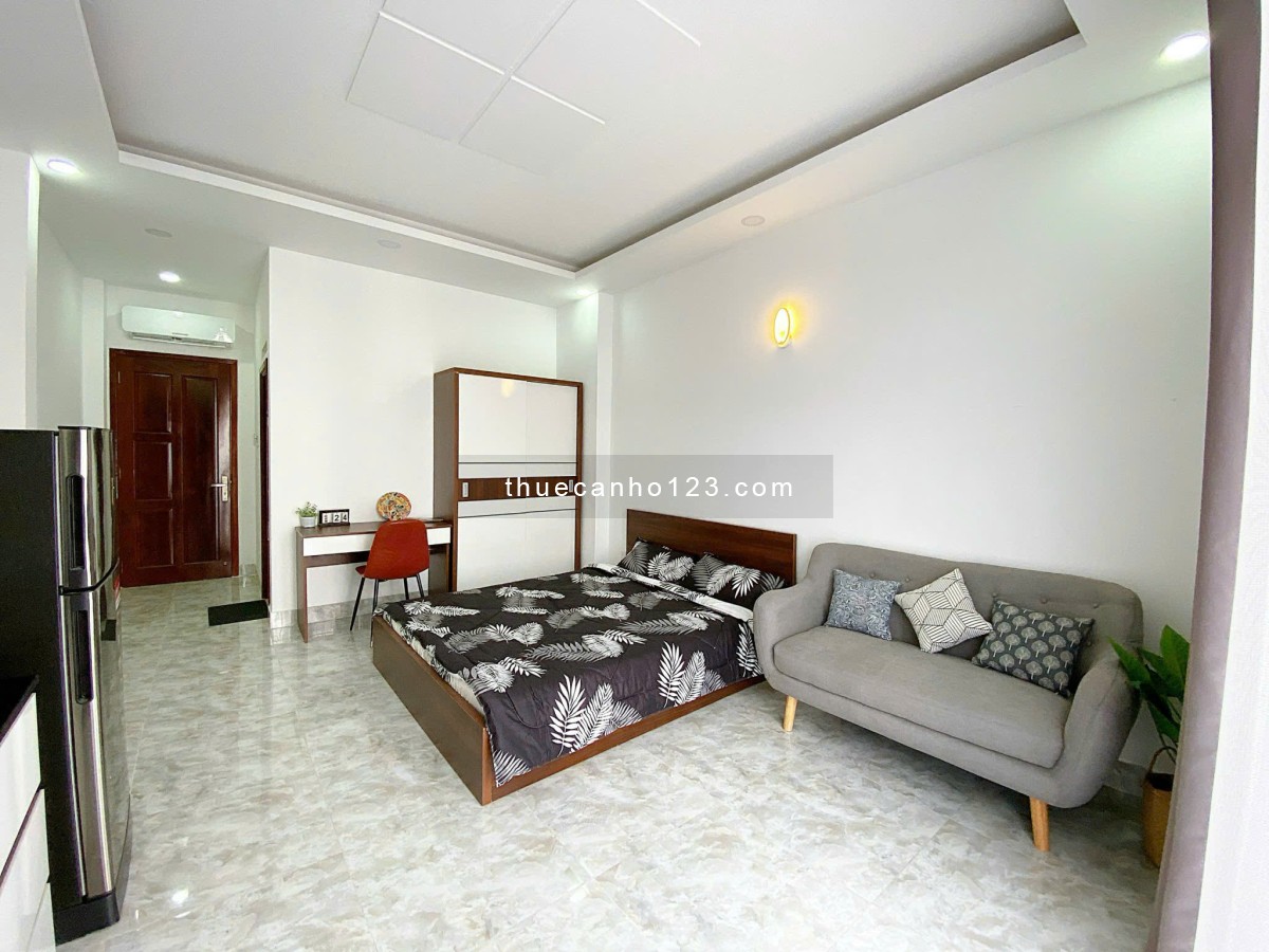 Căn hộ studio, ban công, gần CMT8, phố đi bộ
