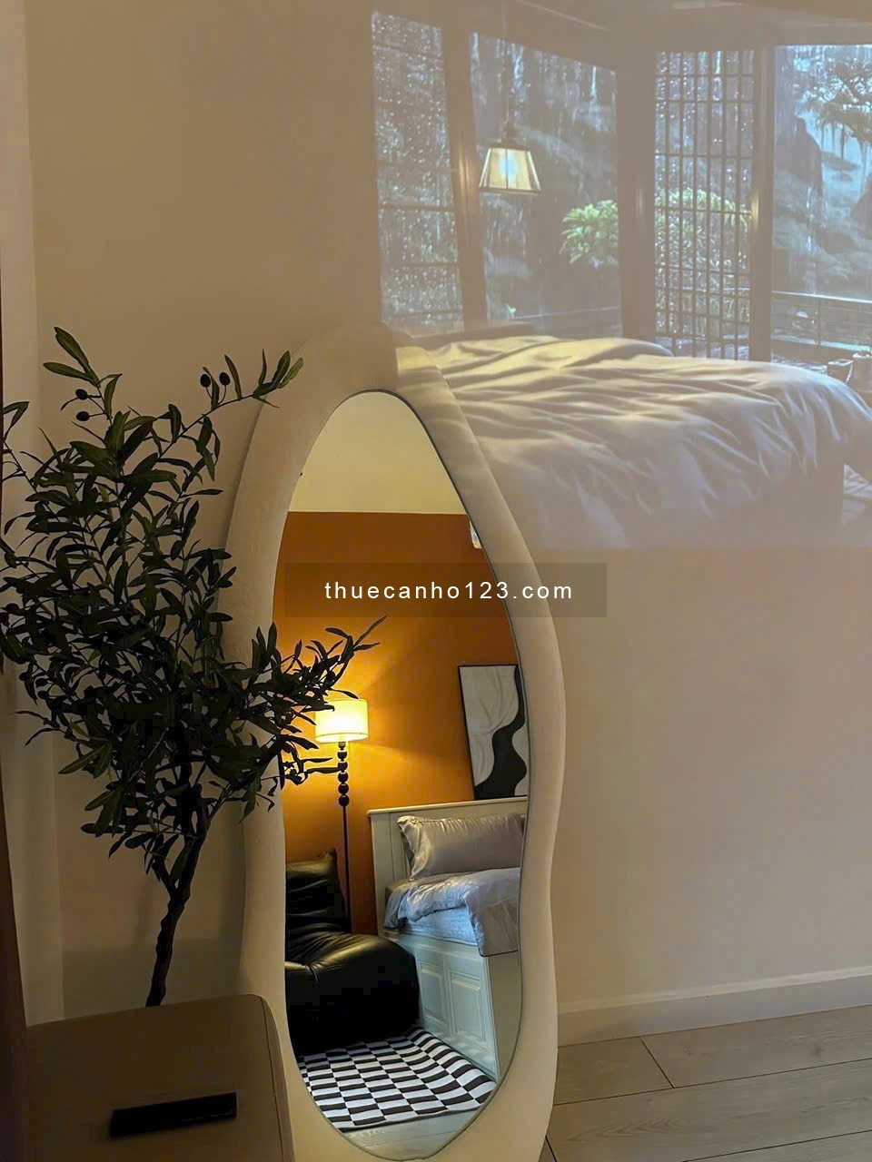 Căn Hộ Bờ Kè Hoàng Sa Quận 1_Thang máy_Hầm xe_Balcony View Sông_Full Nội Thât_Vòng Xoay Điện Biên Ph