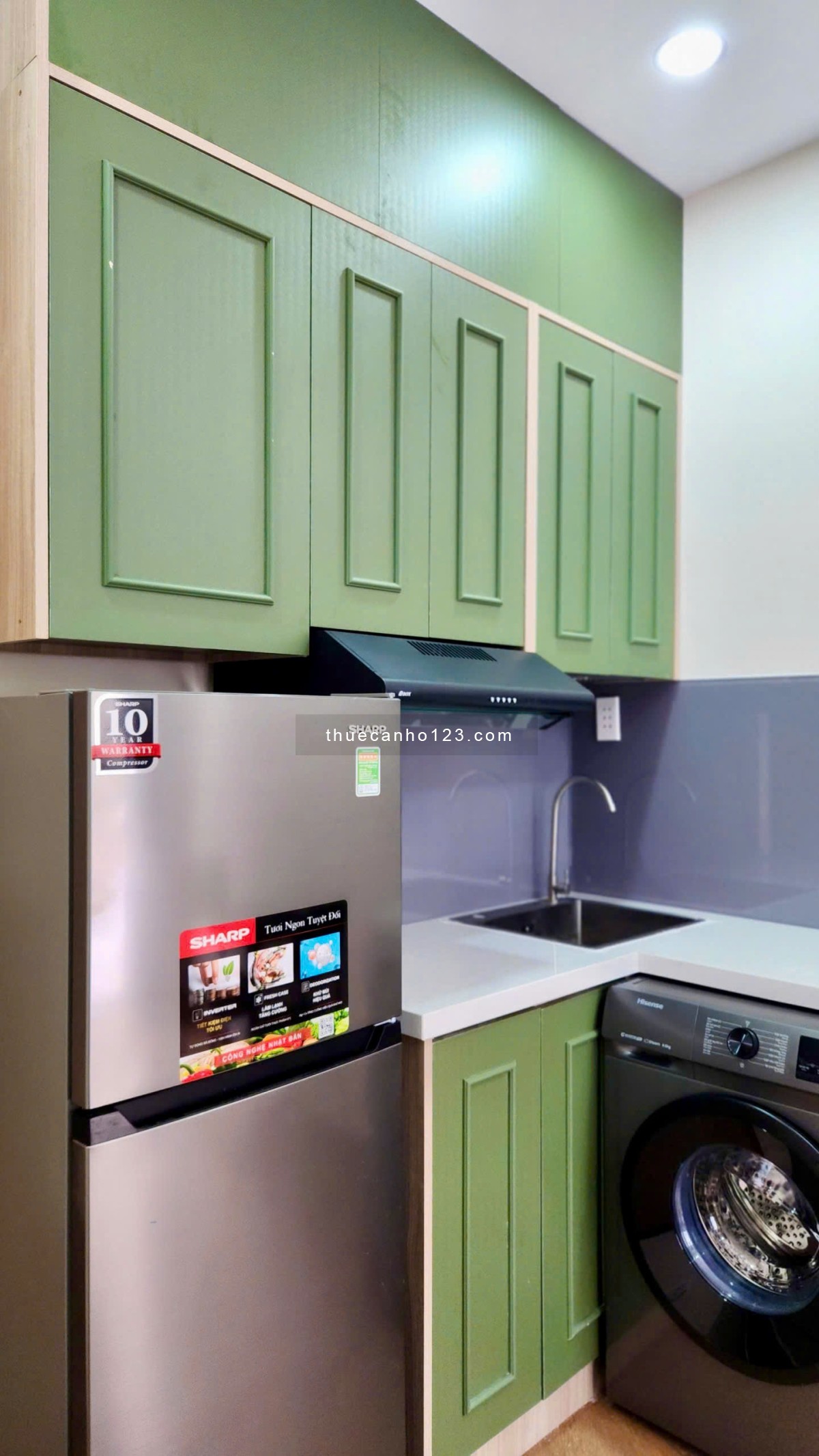 Căn hộ full nội thất, cửa sổ và ban công lớn ở Huỳnh Văn Bánh, Phú Nhuận giáp Quận 3, Quận 1