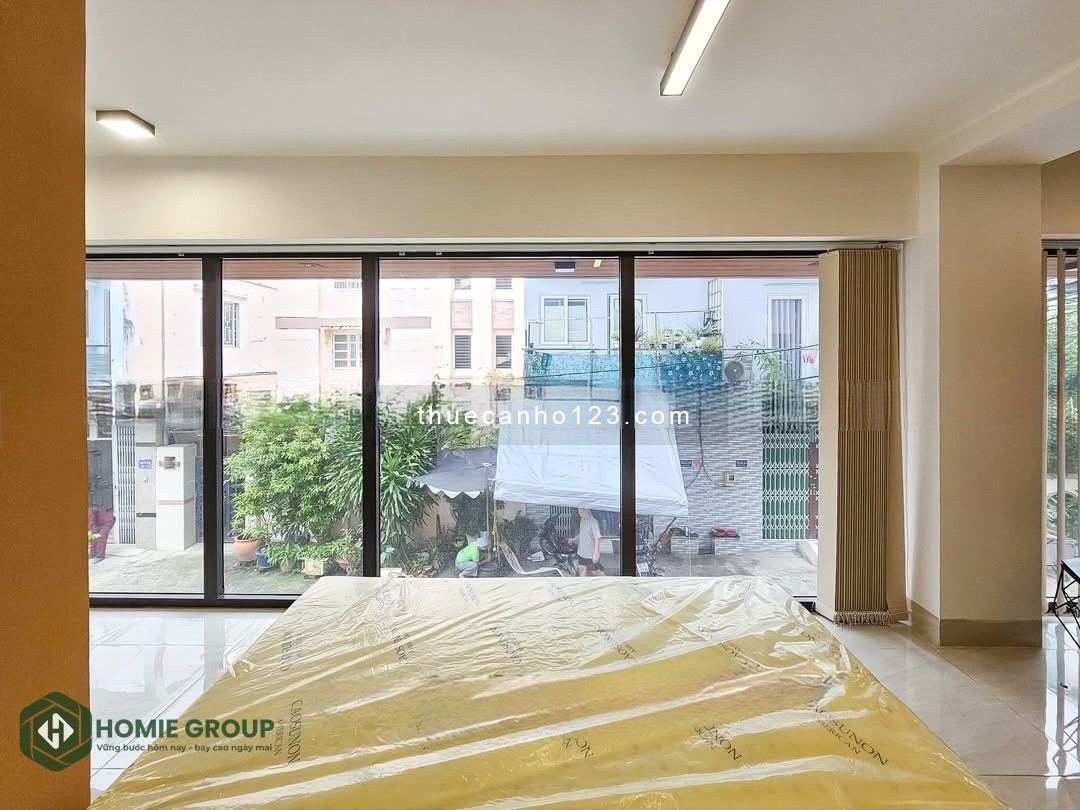 Studio ban công new, full nội thất, trung tâm quận 7