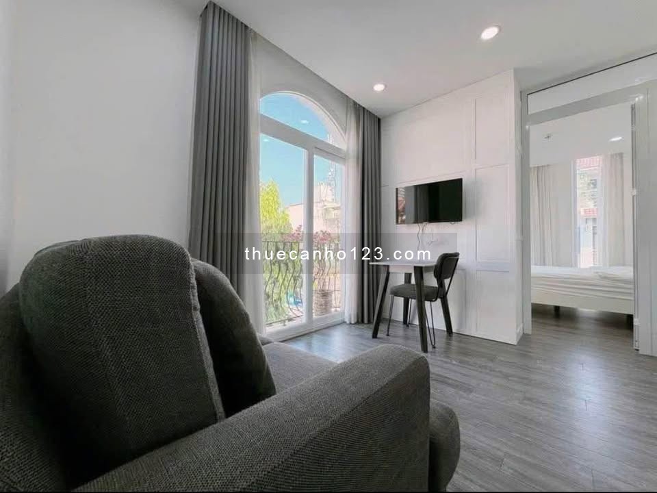 Căn hộ 1 phòng ngủ có ban công thoáng, tràn ngập ánh sáng tự nhiên, gần ga Metro Thảo Điền và cầu SG