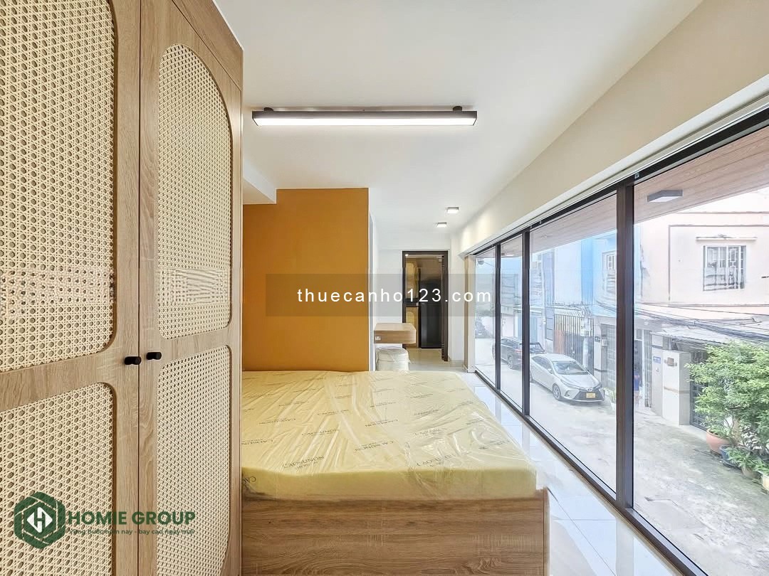 Studio ban công new, full nội thất, trung tâm quận 7