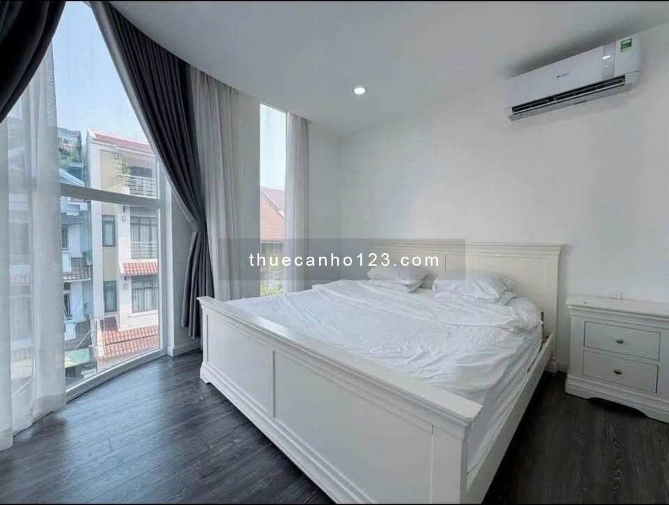 Căn hộ 1 phòng ngủ có ban công thoáng, tràn ngập ánh sáng tự nhiên, gần ga Metro Thảo Điền và cầu SG