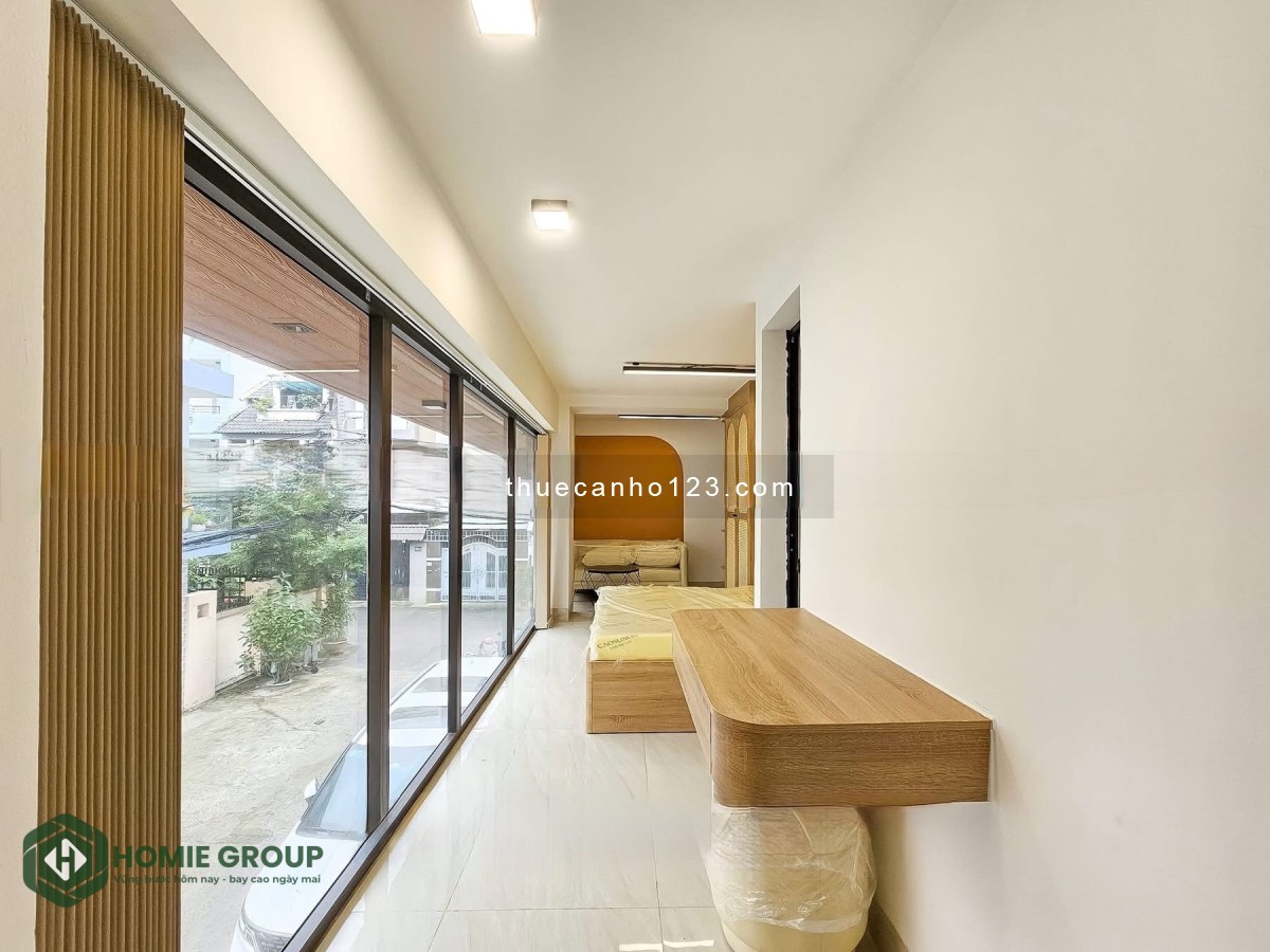 Studio ban công new, full nội thất, trung tâm quận 7