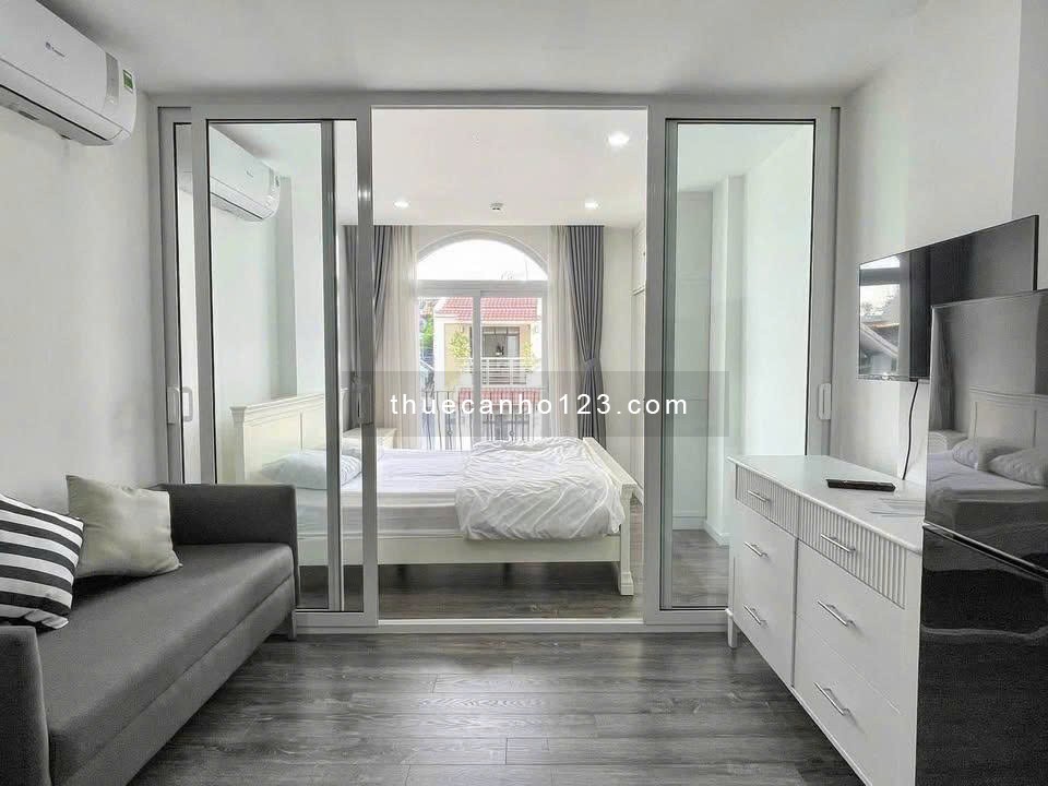 Căn hộ 1 phòng ngủ full nội thất, có ban công ngay Quốc Hương – Thảo Điền, gần cầu Sài Gòn