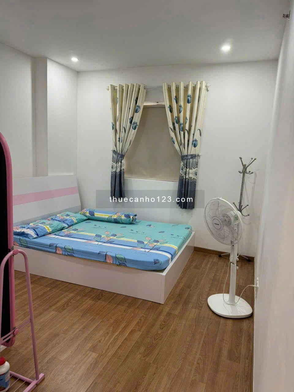 Chung cư Miếu Nổi, Vũ Huy Tân, BT: 72m2, 2p ngủ có ban công, 11tr5