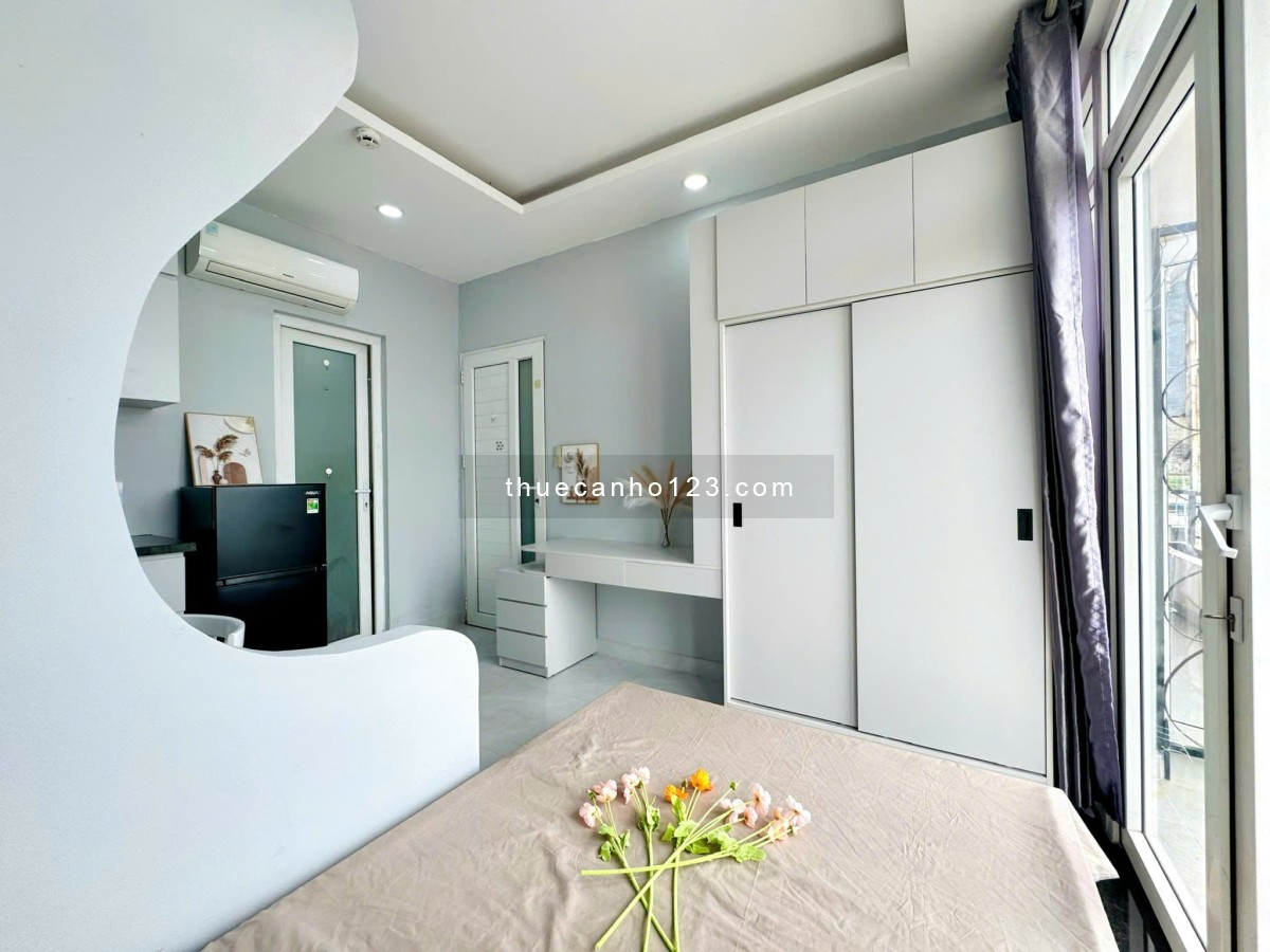 Cho thuê căn hộ ban công tách bếp, đầy đủ nội thất Q1 gần cầu Nguyễn Văn Cừ, Cầu Ông Lãnh, VLU