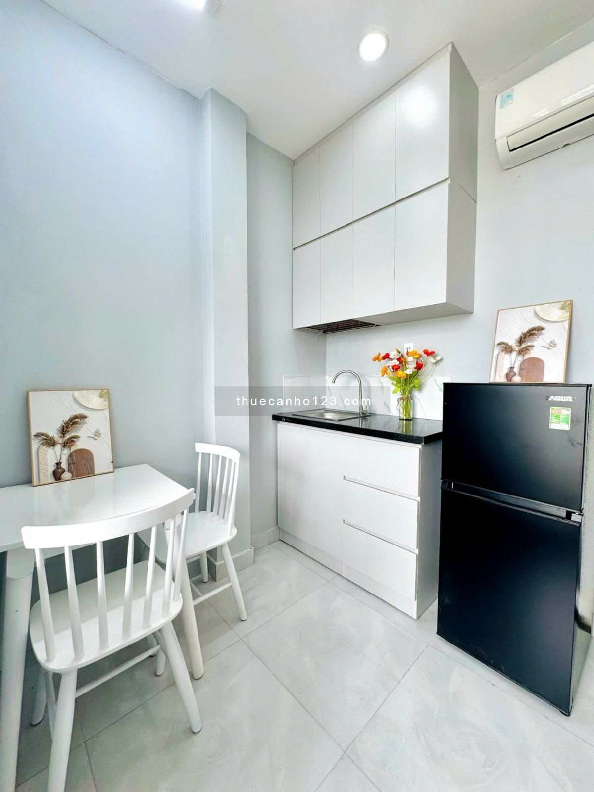 Cho thuê căn hộ ban công tách bếp, đầy đủ nội thất Q1 gần cầu Nguyễn Văn Cừ, Cầu Ông Lãnh, VLU