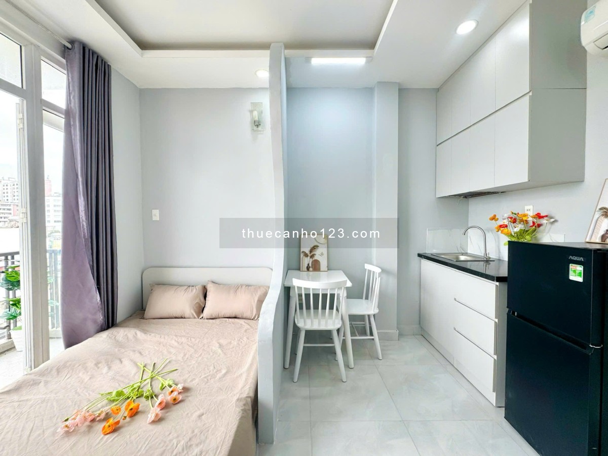 Cho thuê căn hộ ban công tách bếp, đầy đủ nội thất Q1 gần cầu Nguyễn Văn Cừ, Cầu Ông Lãnh, VLU