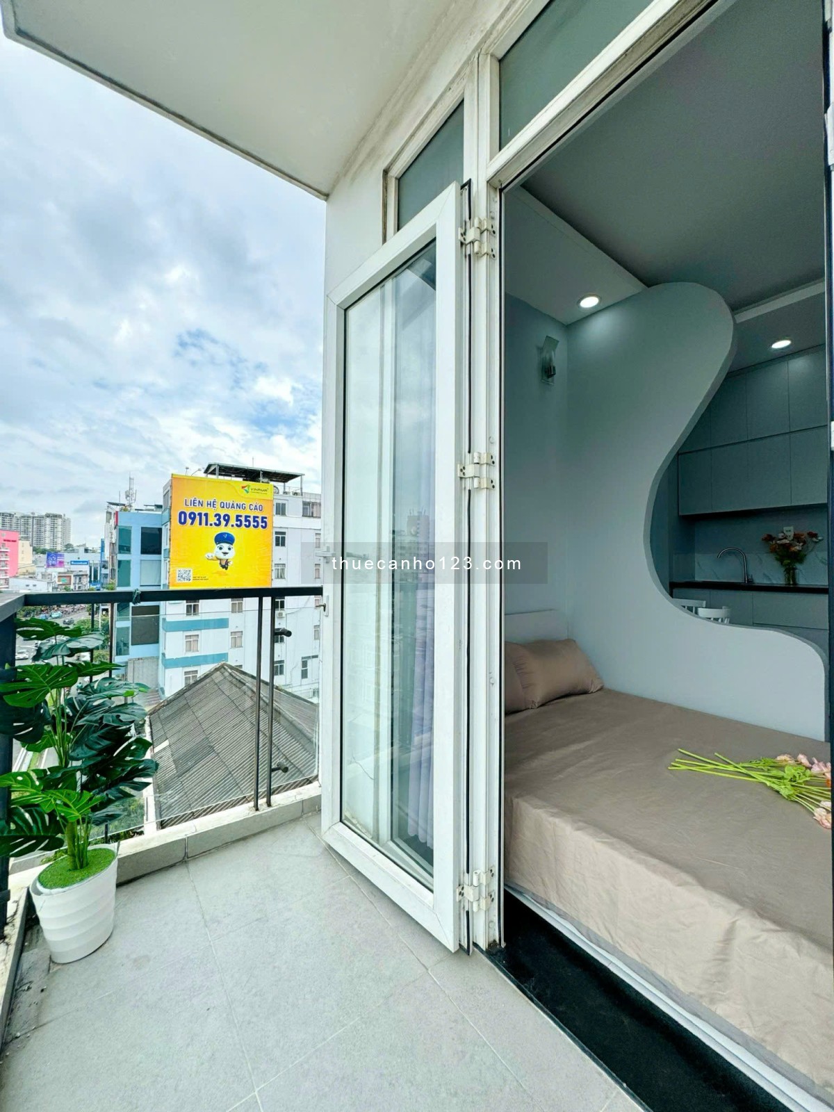 Cho thuê căn hộ ban công tách bếp, đầy đủ nội thất Q1 gần cầu Nguyễn Văn Cừ, Cầu Ông Lãnh, VLU