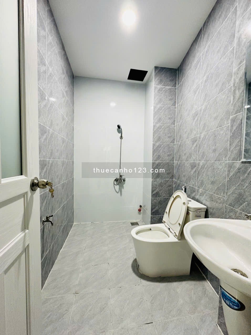 CHDV 1 Phòng Ngủ Cửa Sổ Trời DT Rộng Gần Chợ Phạm Văn Hai Tân Bình