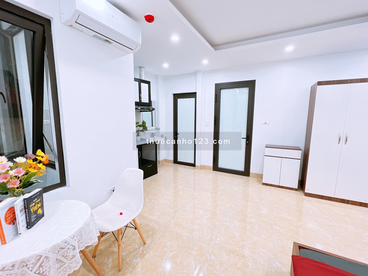 Phòng mới trống tại 569 Lạc Long Quân – P301 Full nội thất cơ bản, cửa vân tay hiện đại.