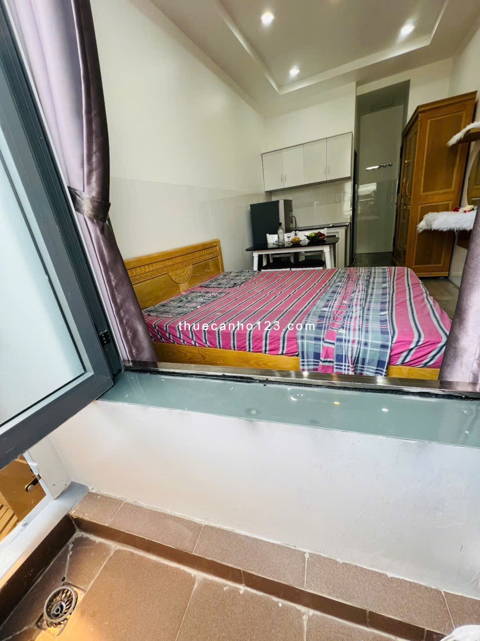 Cho thuê căn hộ Studio có ban công thoáng mát tại Quận 4 – Full nội thất, an ninh chuẩn, giá cực tốt