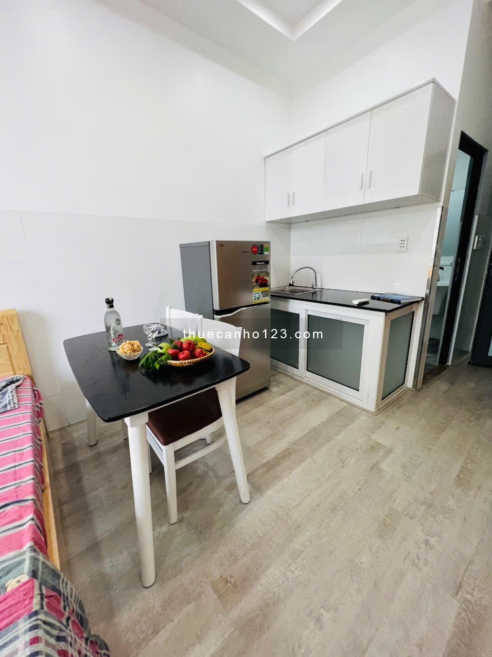 Cho thuê căn hộ Studio có ban công thoáng mát tại Quận 4 – Full nội thất, an ninh chuẩn, giá cực tốt