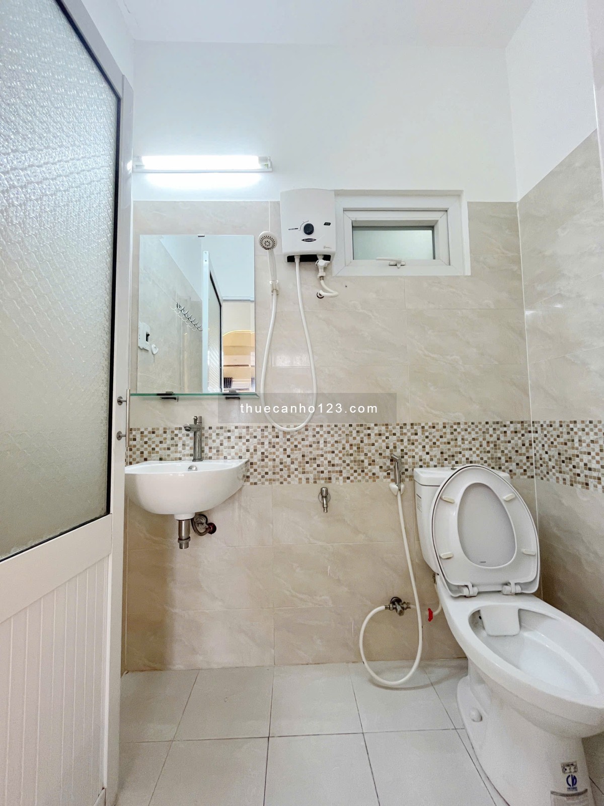 Căn Hộ 1 Phòng Ngủ Full Nội Thất, Ban Công Đón Nắng Hoàng Hoa Thám Gần Chợ Bà Chiểu - LH 0334998413